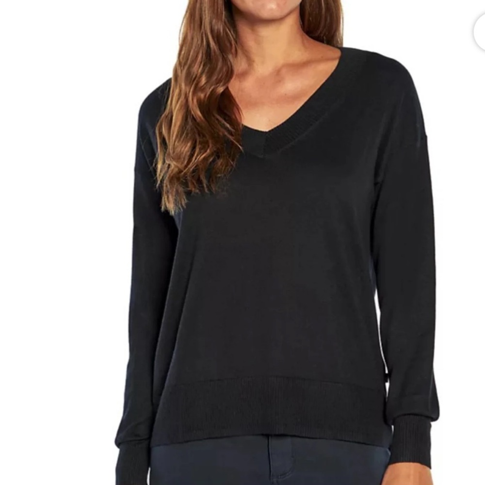 Gap Women's Relaxed Fit Comfortable Lightweight V-Neck Sweater (True Black, L)